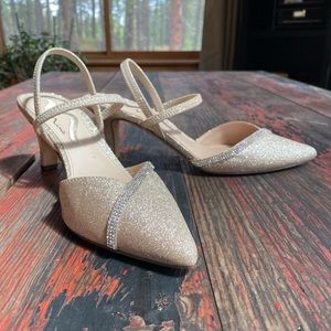 Nina Beckie Pump, size 7.5, 2.5” heel, worn once